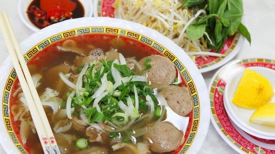 Tại Sydney (Australia), quán Phở Tàu Bay và phở Pasteur có giá khá đắt, khoảng hơn 18AUD (300.000 đồng) cho mỗi tô. Ảnh: Internet.