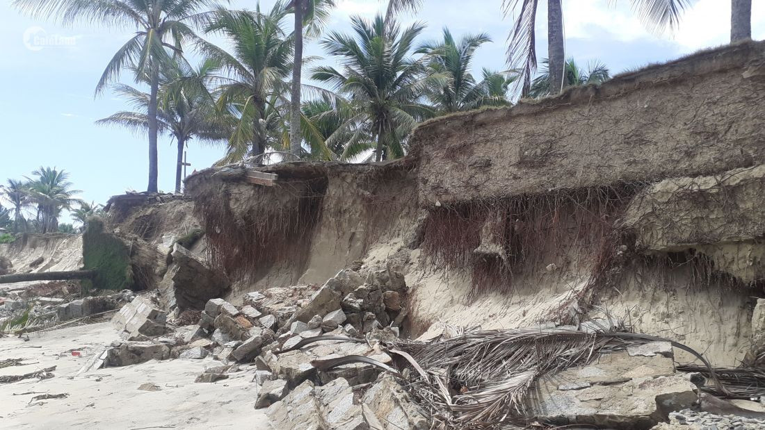 Lo ngại việc sạt lở, nhiều khách sạn và resort hạng sang như Palm Garden, Victoria cũng phải đóng cửa nhiều năm nay. Ảnh: Cafeland.