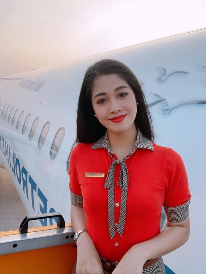 Cô bắt đầu công việc là tiếp viên hàng không cho Vietjet từ tháng 5/2019. Ảnh: Facebook Vân Ly.