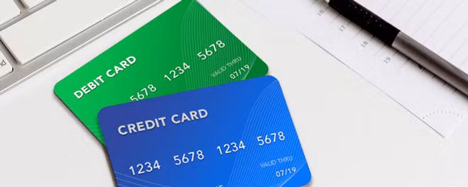 Không ít người đến một điểm du lịch quốc tế nào đó rồi mới dùng thẻ ghi nợ để rút tiền chi tiêu. Tuy nhiên, điều này có thể rất tốn kém.