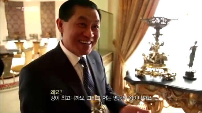 Bên trong ngôi nhà được thiết kế theo phong cách hoàng gia như một tòa lâu đài rộng lớn và có bể bơi đạt tiêu chuẩn 5 sao. Ảnh: KBS.