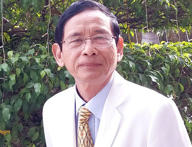 Biến cố đầu tiên ập đến cuộc đời ông là vào năm 1958, khi ông bỏ nhà đào thoát vào thị xã An Lộc, tỉnh Bình Long (nay là Bình Phước) để trốn quân địch. Tại đây, ông chọn việc may vá để mưu sinh.