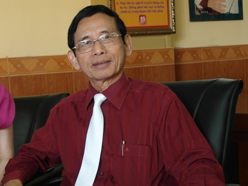 Làm ăn phát đạt, đại gia Lê Ân bắt đầu lấn sân sang các ngành nghề kinh doanh khác, như thành lập xưởng sản xuất giày dép da hiệu Italy, kinh doanh xe lam, xe buýt chạy tuyến đường Sài Gòn - Bảy Hiền - Bà Chiểu, thành lập công ty kinh doanh địa ốc, mua trái phiếu…