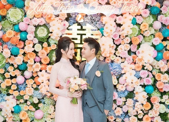 Hôm 24/11, thiếu gia Phan Thành và hot girl Primmy Trương tổ chức lễ ăn hỏi sau 2 năm yêu nhau. Đám cưới của cặp đôi không khiến nhiều người ngạc nhiên bởi Phan Thành - Primmy Trương rất môn đăng hộ đối. Ảnh: Vietnamnet.