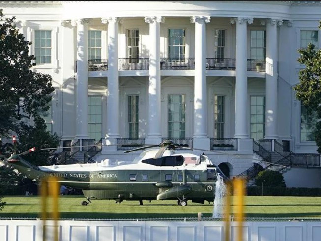 Ong Trump duoc chuyen den benh vien sau khi sot cao