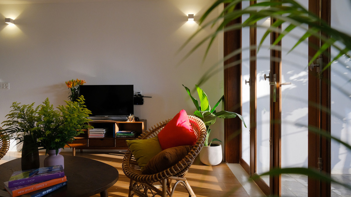 Tầng trệt là khu vực sinh hoạt chung của gia đình, bao gồm phòng khách, phòng ăn và bếp.