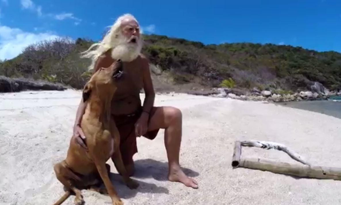 Dù thiếu thốn đủ thứ, ông vẫn cho rằng mình đang sống hạnh phúc và an toàn hơn nhiều nơi khác trên thế giới. Nguồn ảnh: Sina, DM