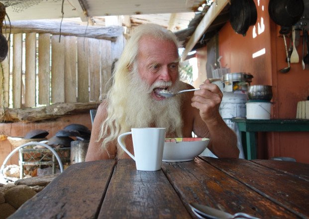 Những năm sau đó, ông bắt đầu khởi nghiệp lại nhưng thất bại. Triệu phú một thời phải lang bạt trong những khu nhà trọ tập thể hoặc ngủ luôn trên xe.