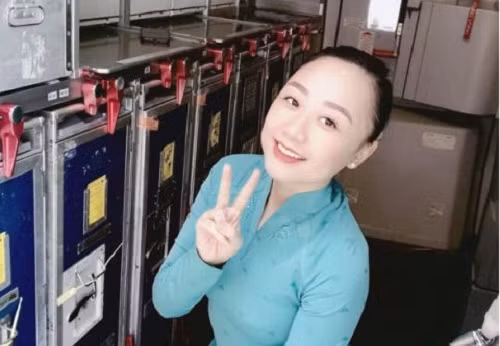 Tiep vien hang khong bi xe Mercedes tong: Loi buon nan nhan