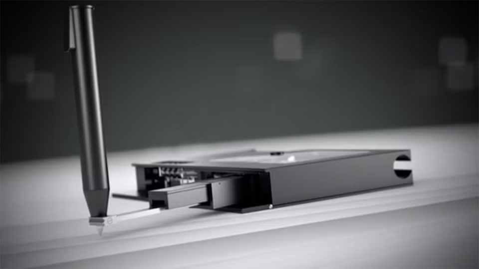 Dù giá bán mặc định cho một chiếc máy ký tên là 367.000 đô la (hơn 8 tỷ đồng). Thế nhưng, con số này sẽ còn tăng thêm tùy theo mức độ phức tạp của chữ ký khách hàng. Nguồn ảnh: Jaquet Droz