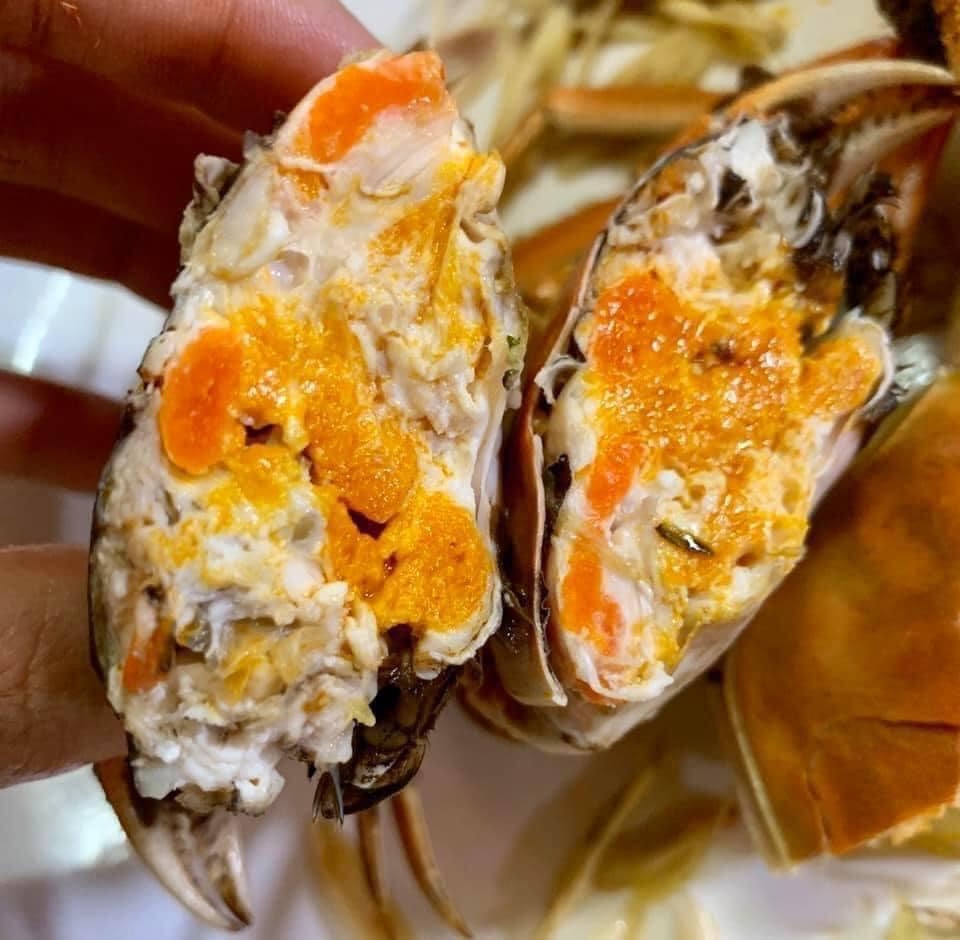 Tại Việt Nam, cua lông bắt đầu xâm nhập vào từ năm 2017 theo đường xách tay và được bán theo con với giá dao động từ 200-850.000 đồng.