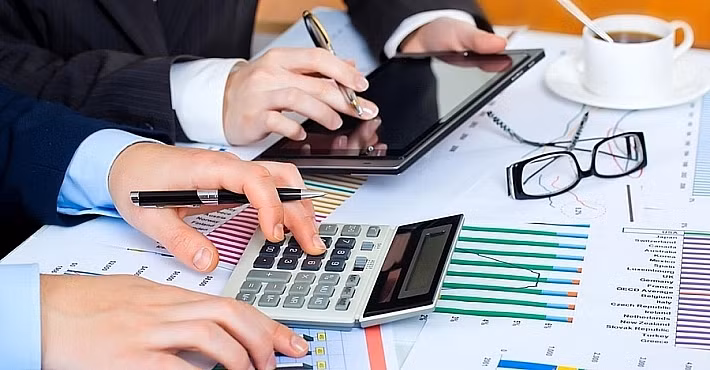 Cty Xay dung dien Hoa Phat gian lan the nao... bi cam thau 3 nam?