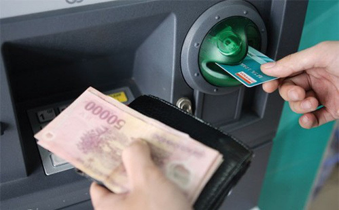 Thẻ ATM là một loại thẻ theo chuẩn ISO 7810, bao gồm thẻ ghi nợ và thẻ tín dụng, dùng để thực hiện các giao dịch tự động như kiểm tra tài khoản, rút tiền hoặc chuyển khoản, thanh toán hóa đơn, mua thẻ điện thoại từ máy rút tiền tự động (ATM).
