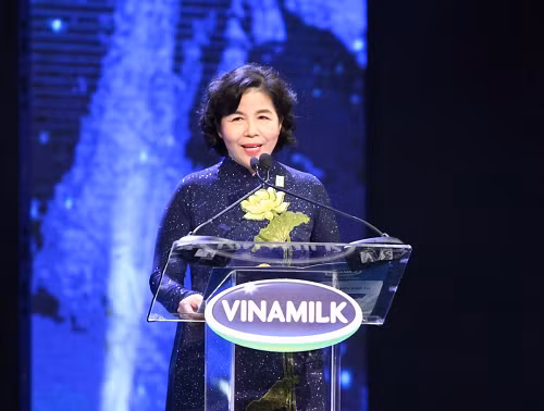 Ngoài 8 tiếng làm việc ở công ty, bà Liên vẫn dành 8 tiếng ở nhà và 8 tiếng để ngủ. Theo CEO Vinamilk, trong gia đình, vợ chồng phải thống nhất với nhau để cùng con cái làm việc nhà. Ảnh: Vinamilk.