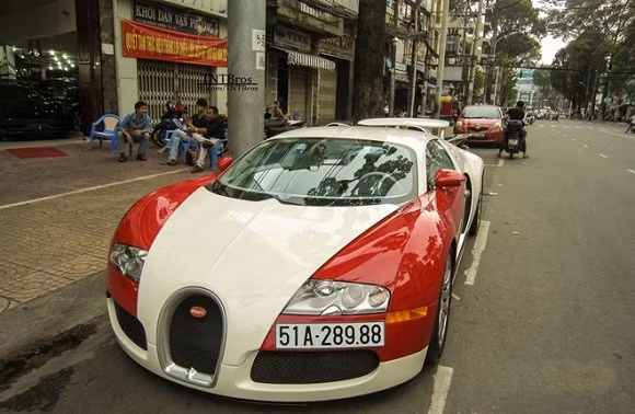 Trong garage của Minh Nhựa có chiếc Pagani Huayra trị giá 80 tỷ thuộc hàng độc nhất Việt Nam. Ảnh: FBNV