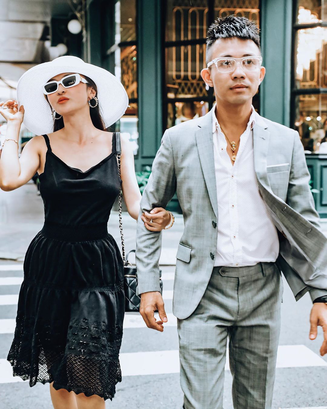 Dịp kỉ niệm 8 năm ngày cầu hôn vợ Mina Phạm, tổng giá trị quà tặng mà 2 vợ chồng Minh Nhựa dành cho nhau lên đến... 12 tỷ đồng. Ảnh: FBNV