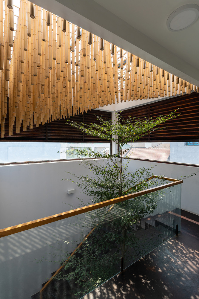 Thiết kế này tạo ra sự chuyển đổi không gian, đảm bảo tất cả các khu chức năng đều tiếp xúc với thiên nhiên.