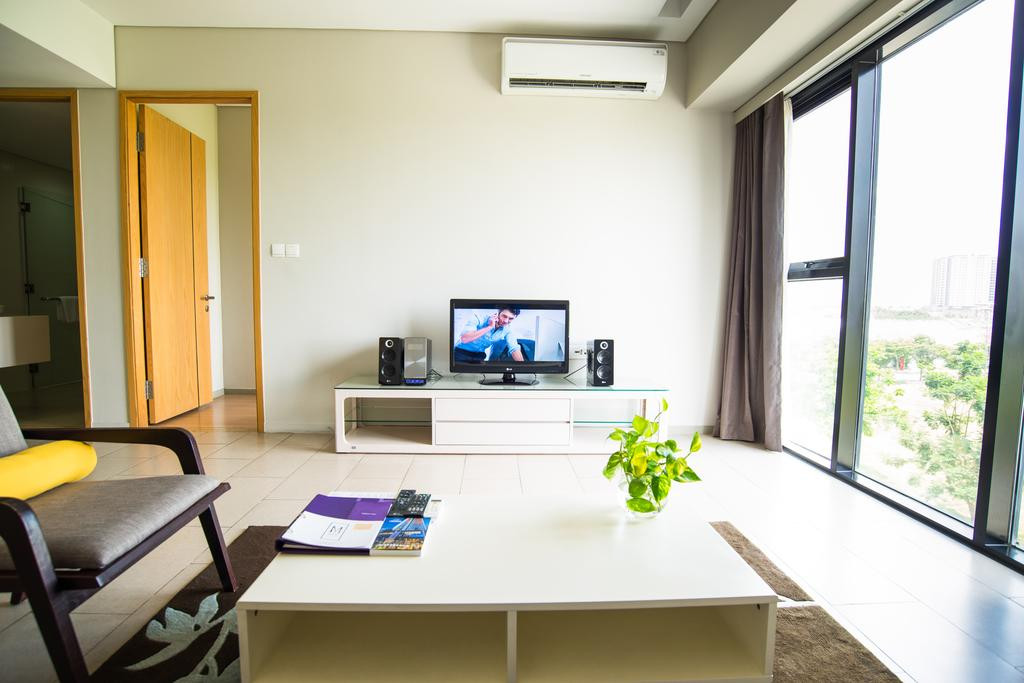 Các phòng lắp máy điều hòa tại đây có sàn gỗ, bếp nhỏ riêng, tiện nghi ủi, ổ cắm cho iPod cùng đầu đĩa DVD. Ảnh: Booking