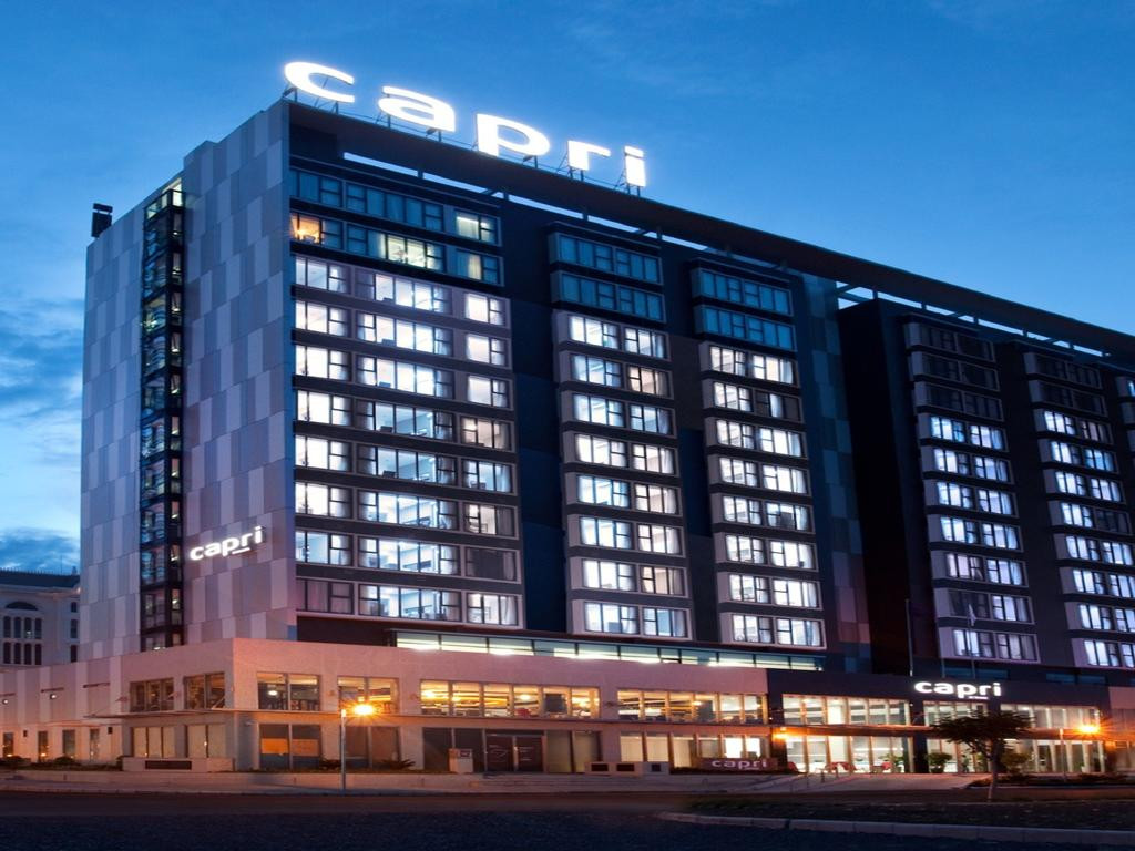 Khách sạn Capri by Frasers có quy mô 175 phòng, tọa lạc tại Số 2 Đường C, Tân Phú, Quận 7, được định giá 23,7 triệu USD. Ảnh: Booking