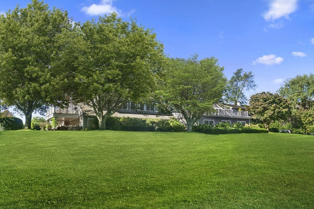 Tháng 12/2019, Drew Barrymore mua một trang trại 6 phòng ngủ ở đây với giá 5,97 triệu USD (khoảng 138 tỷ đồng).