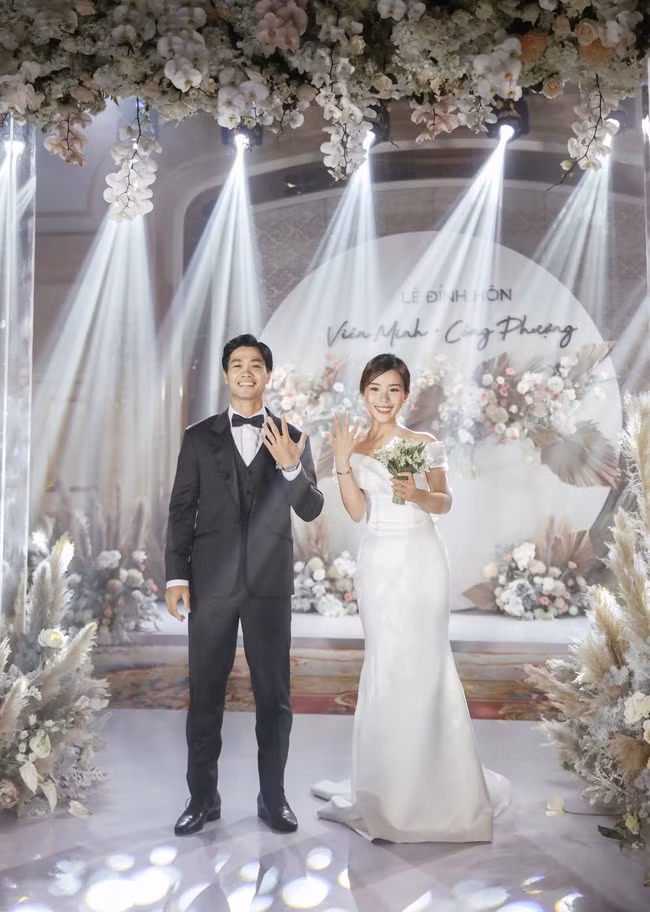 Dam cuoi Cong Phuong: Sao Truong Giang, Cuong Dola cung chon chon nay to chuc?