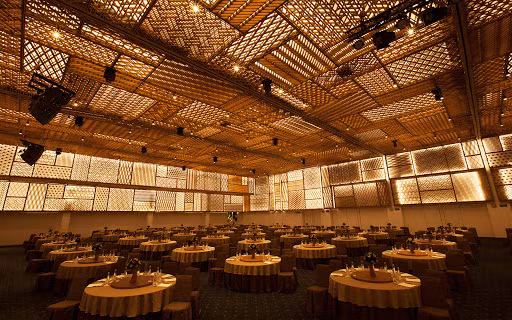 Gem Center cũng là địa điểm mà doanh nhân Cường Đô La hay danh hài Trấn Thành, Trường Giang đã lựa chọn để tổ chức lễ thành hôn của mình.