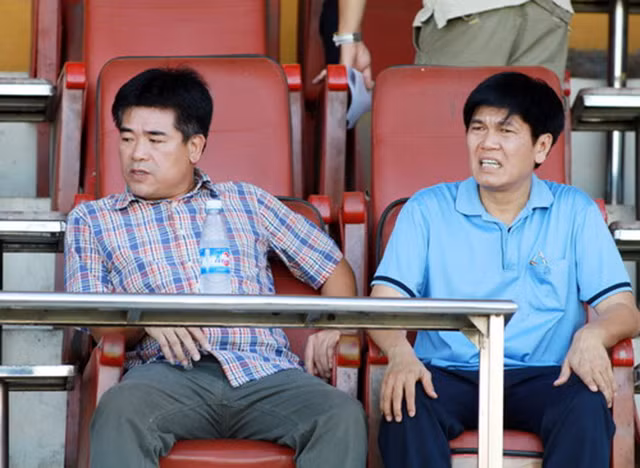 Bên cạnh đó, tỷ phú Trần Đình Long cũng là một fan hâm mộ của bóng đá. Ông từng là ông chủ của CLB bóng đá Hòa Phát. Ảnh: Internet.
