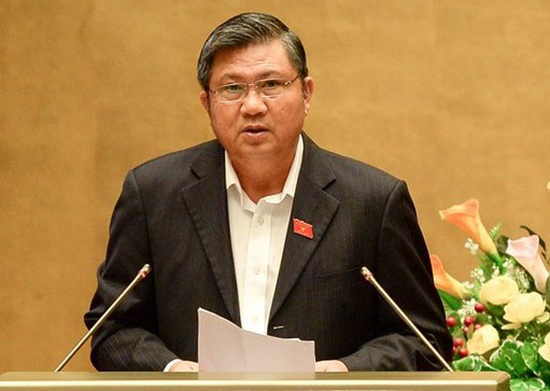 Ông Nguyễn Văn Giàu (sinh ngày 8/12/1957 tại huyện Chợ Mới, tỉnh An Giang) là Thống đốc Ngân hàng Nhà nước Việt Nam từ 8/2007 đến 8/2011. Trước khi nhậm chức Thống đốc Ngân hàng Nhà nước Việt Nam, năm 2003, ông được điều động giữ chức Bí thư Tỉnh ủy, Chủ tịch Hội đồng Nhân dân tỉnh Ninh Thuận.