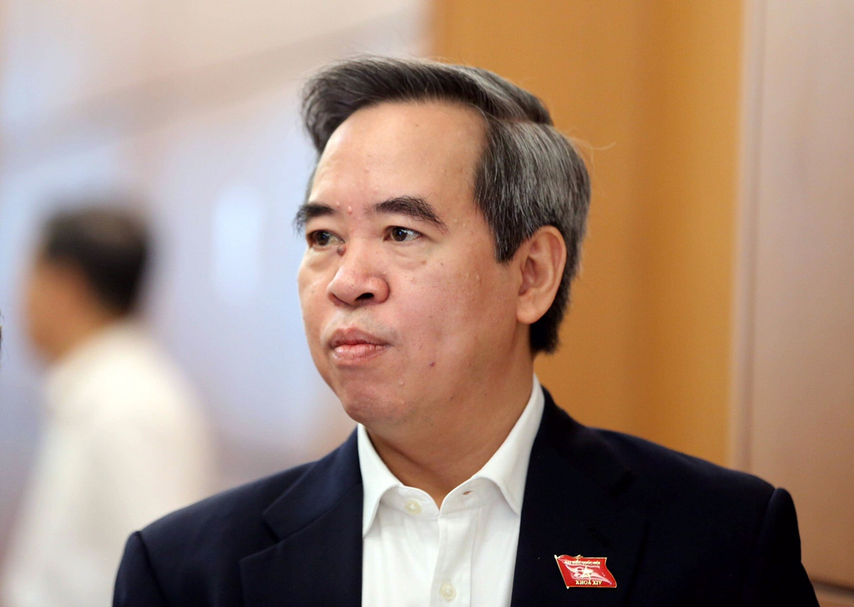 Ông Nguyễn Văn Bình (sinh năm 1961 tại Phú Thọ) là Thống đốc Ngân hàng Nhà nước Việt Nam từ 8/2011 đến tháng 4/2016. Ông Nguyễn Văn Bình từng là chuyên viên Vụ Kinh tế đối ngoại, Ngân hàng Nhà nước Việt Nam, giữ trọng trách Phó giám đốc Ngân hàng Nhà nước Việt Nam, chi nhánh Hà Nội trong 4 năm (1998-2001). Hiện ông làm Trưởng ban Kinh tế Trung ương.