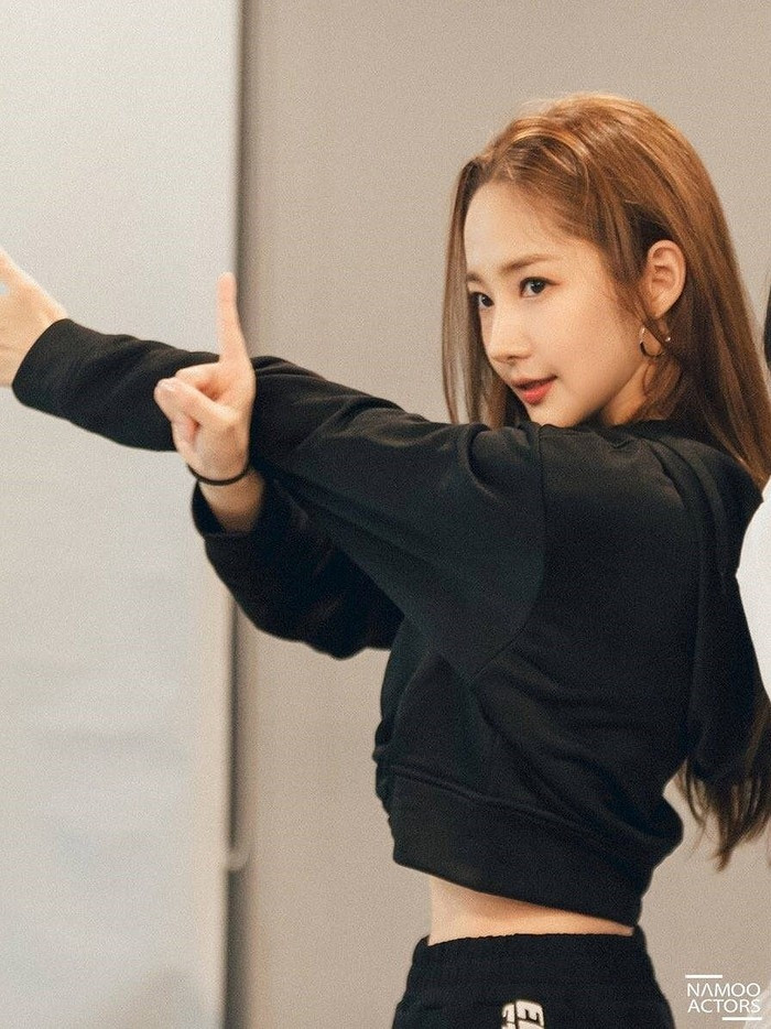 Park Min Young tập nhảy để giảm cân, vào dáng.