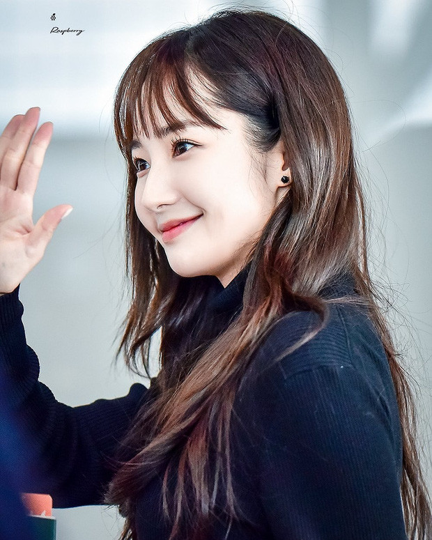 Nữ diễn viên làm mới mình với kiểu mái ngố.