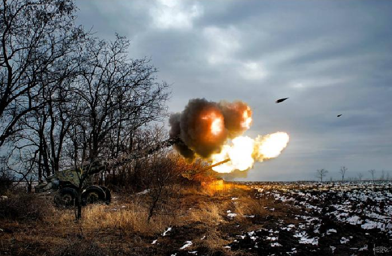 Trọng điểm tấn công của Quân đội Nga nằm ở khu vực Donetsk, với mục tiêu chính là chiếm được đầu mối quan trọng của Quân đội Ukraine tại Donbas, thành phố Pokrovsk. Một khi Ukraine mất đi thành phố trọng yếu này, quân Nga có thể tiến công tới Dnepropetrovsk ở phía tây và bao vây lực lượng Ukraine còn lại ở Zaporizhzhia từ phía nam. Ảnh: Reuters.