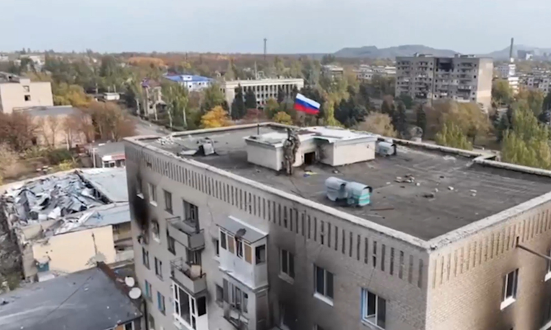 Vì vậy, Selidovo được truyền thông Mỹ xem là “thành quả lớn nhất của quân Nga kể từ khi chiếm được Avdiivka. DeepState dự đoán mục tiêu tấn công tiếp theo của quân Nga có thể là thị trấn Kurakhove, nằm phía nam Selidovo, với đơn vị Nga gần nhất chỉ cách thị trấn này 4 km. Ảnh: AP. Ảnh: Bộ Quốc phòng Nga.