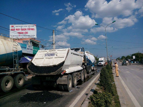 Những vụ tai nạn giao thông thảm khốc tuần qua (25-30/5/2015) - Hình 10 Nhung vu tai nan giao thong tham khoc tuan qua (25-30/5/2015)-Hinh-10