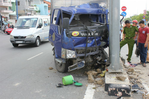 Những vụ tai nạn giao thông thảm khốc tuần qua (25-30/5/2015) - Hình 4 Nhung vu tai nan giao thong tham khoc tuan qua (25-30/5/2015)-Hinh-4