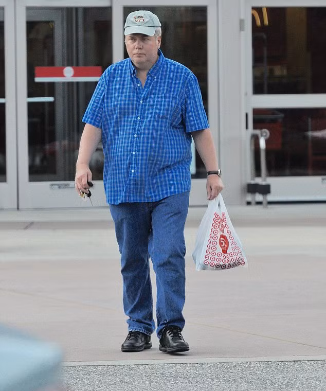 Tháng 8/2016, John Hinckley được ra khỏi bệnh viện tâm thần do không còn dấu hiệu của bệnh tâm thần. Ảnh splash news.