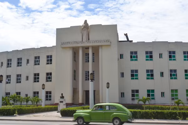 Trong nhiều năm, Cuba còn phát triển các bệnh viện đặc biệt điều trị bệnh riêng cho người nước ngoài cũng như các nhà ngoại giao nước ngoài. Ảnh havanatimes.