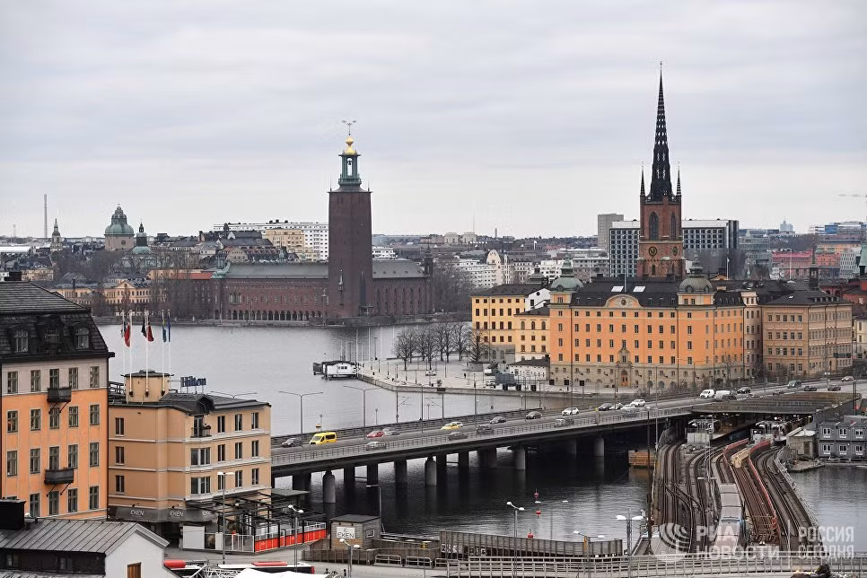 Những ngôi nhà trong trung tâm của thành phố nằm sát nhau đến nỗi bạn có thể “nhảy” từ mái nhà này sang mái nhà khác. Ảnh Ria.