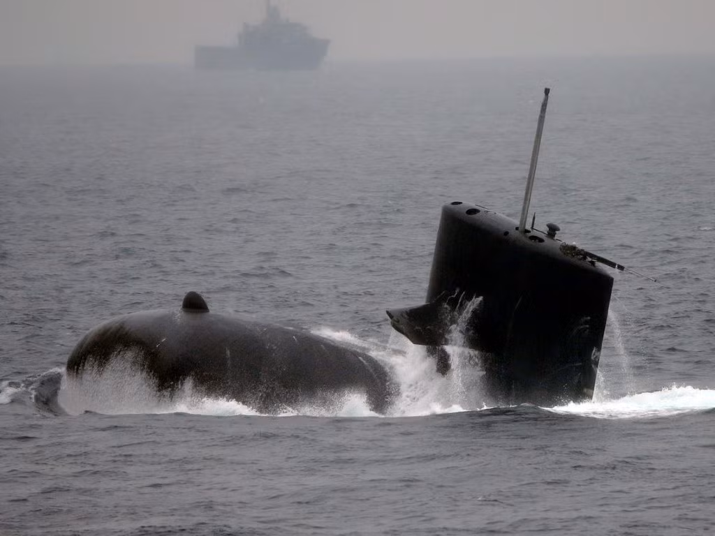 Với lực lượng tàu chiến, tàu ngầm và máy bay săn ngầm hùng hậu của cả Nhật và Mỹ, các tàu ngầm của Trung Quốc sẽ rất khó có thể vượt qua được hai vành đai giám sát này mà không bị phát hiện.