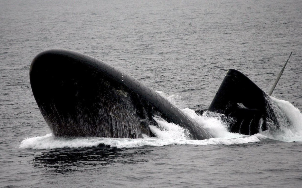 Nói một cách ngắn gọn, các tàu ngầm của Trung Quốc dù có hiện đại tới đâu, cũng chỉ như cá nằm trong chậu, rất khó có thể âm thầm bơi ra biển lớn.