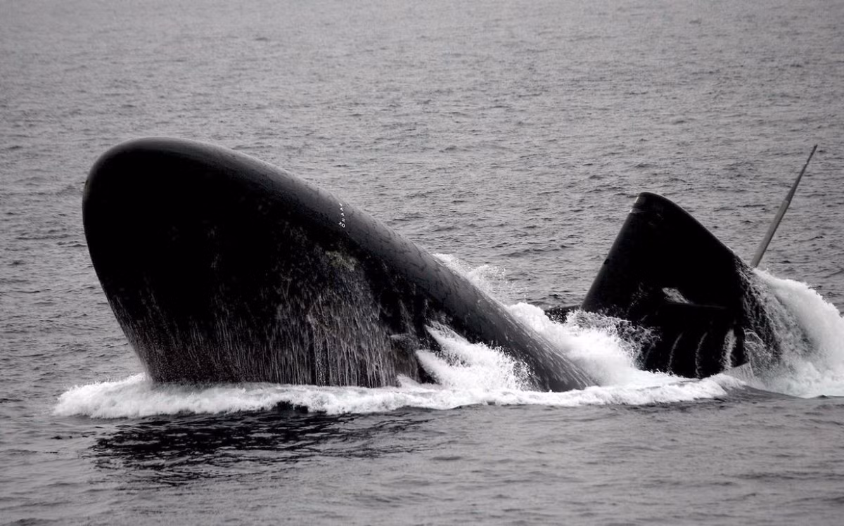 Nói một cách ngắn gọn, các tàu ngầm của Trung Quốc dù có hiện đại tới đâu, cũng chỉ như cá nằm trong chậu, rất khó có thể âm thầm bơi ra biển lớn.