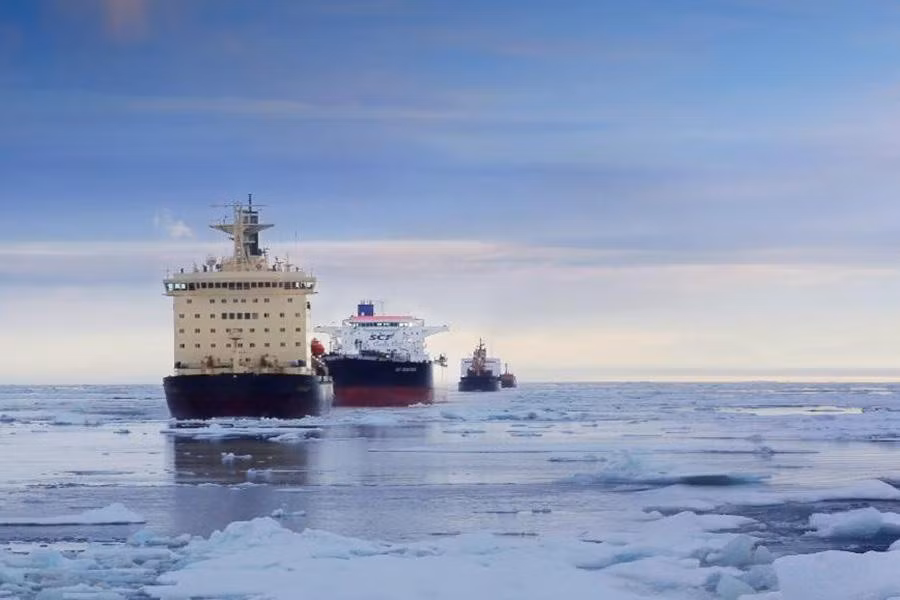 Nga muốn đây là tuyến đường vận chuyển quốc tế chính, nhưng cũng đặt ra quy tắc với các tàu sử dụng tuyến đường này. “Các luật của Nga điều chỉnh các chuyến quá cảnh qua tuyến đường này vượt quá thẩm quyền của Nga theo luật quốc tế”, Người phát ngôn Lầu Năm Góc cho biết.