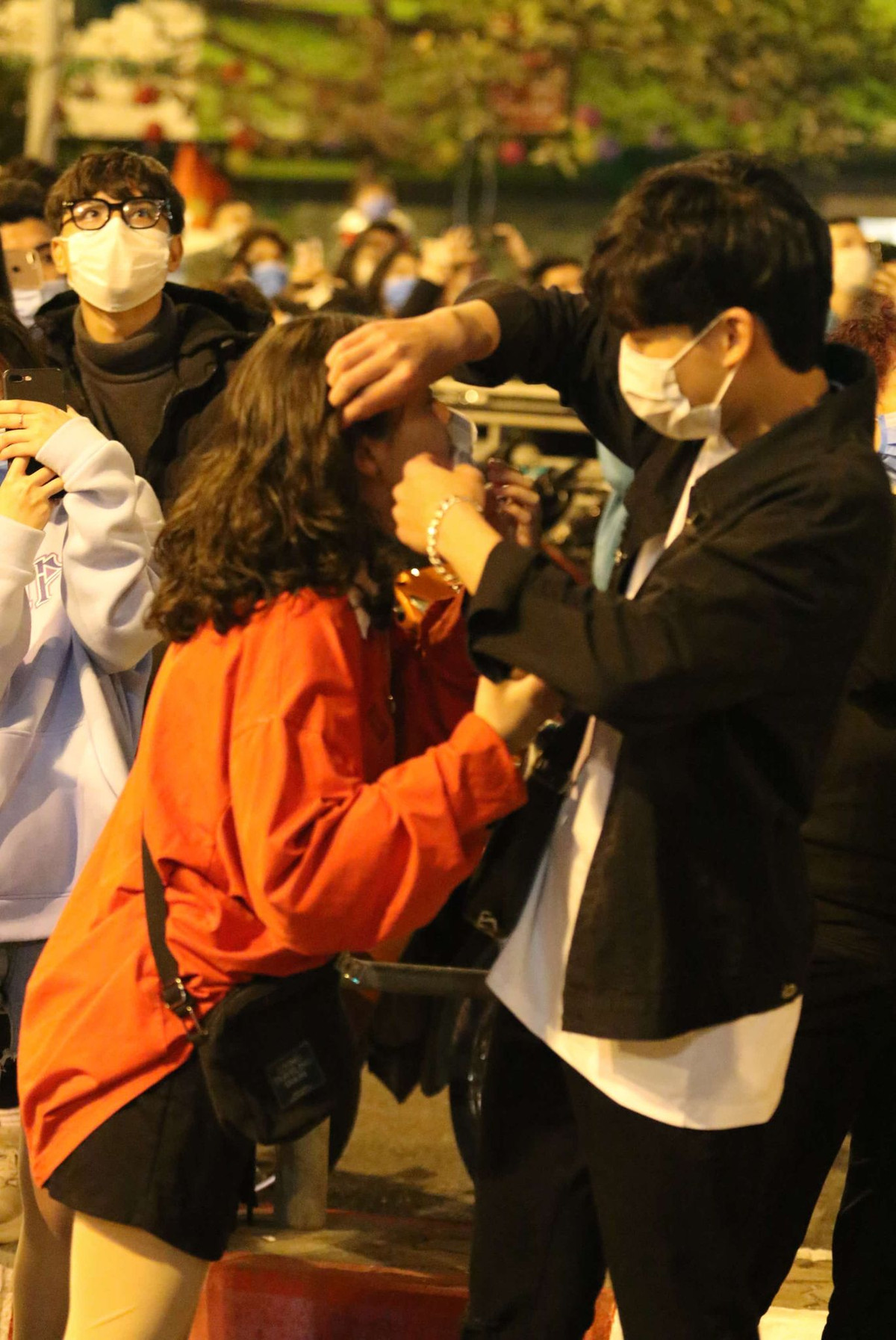 Tuy nhiên, chúng ta vẫn có thể đón một cái Tết trọn vẹn bên gia đình, bạn bè và người thân.