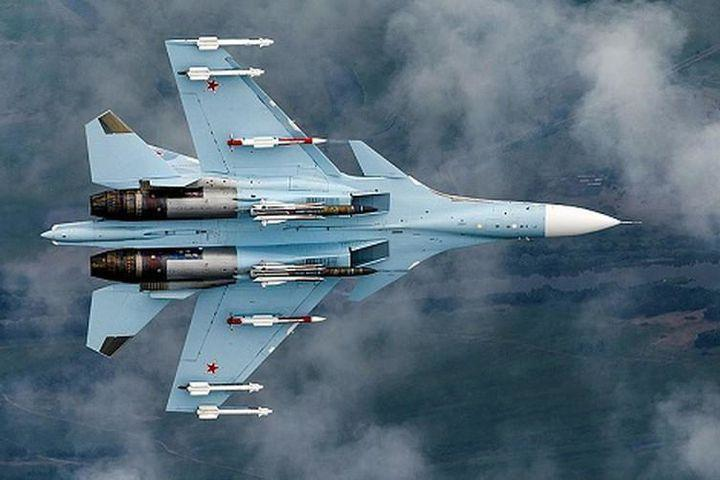 Ngoài ra biến thể Su-30SM2 còn nhận từ Su-35S radar mảng pha quét thụ động (PESA) N035 Irbis, không chỉ giúp tăng tầm phát hiện mục tiêu mà còn cho phép sử dụng những loại vũ khí mới nhất, bao gồm cả tên lửa không đối không tầm xa và bom dẫn đường chính xác cao.