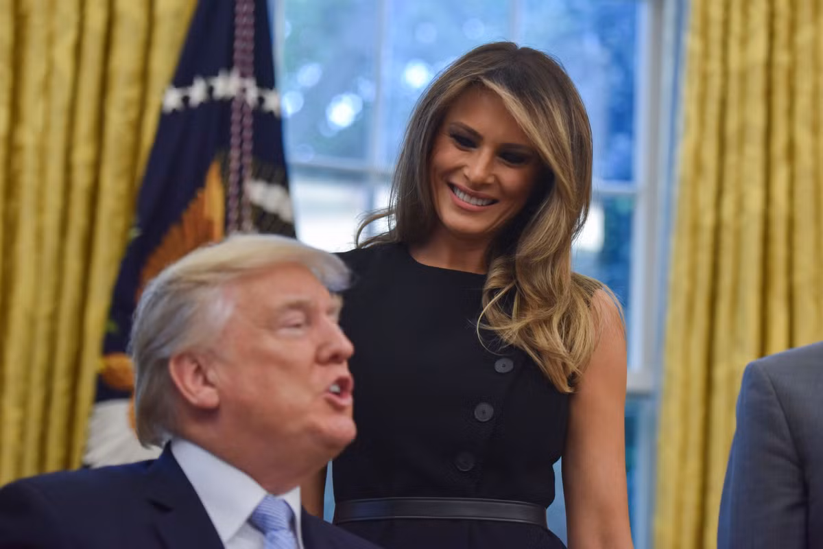 Với Đệ nhất phu nhân Melania Trump, từ hồi giữa tháng 11/2020 - khi mà ông Donald Trump đang phản đối gay gắt kết quả bầu cử Tổng thống, bà đã lên tiếng và cho biết mình "muốn về nhà".