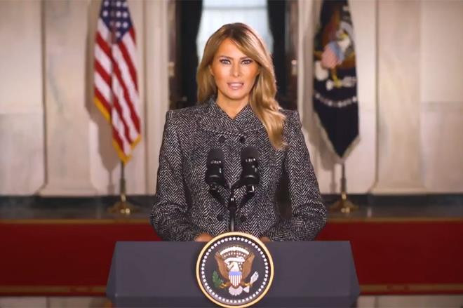 Trong bài phát biểu của mình, Melania Trump đã kêu gọi người dân Mỹ chọn tình yêu thay vì thù hận và hòa bình hơn bạo lực.