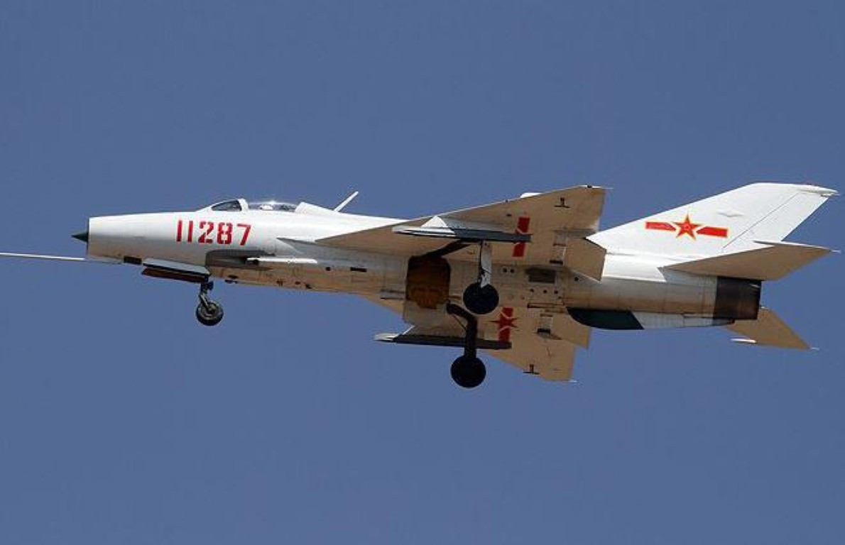 Tuy nhiên đến 1961 Liên Xô lại cho phép Trung Quốc sản xuất MiG-21F cùng động cơ của nó. Đồng thời cho phép Trung Quốc cử chuyên gia sang Liên Xô học tập để chuyển giao công nghệ.