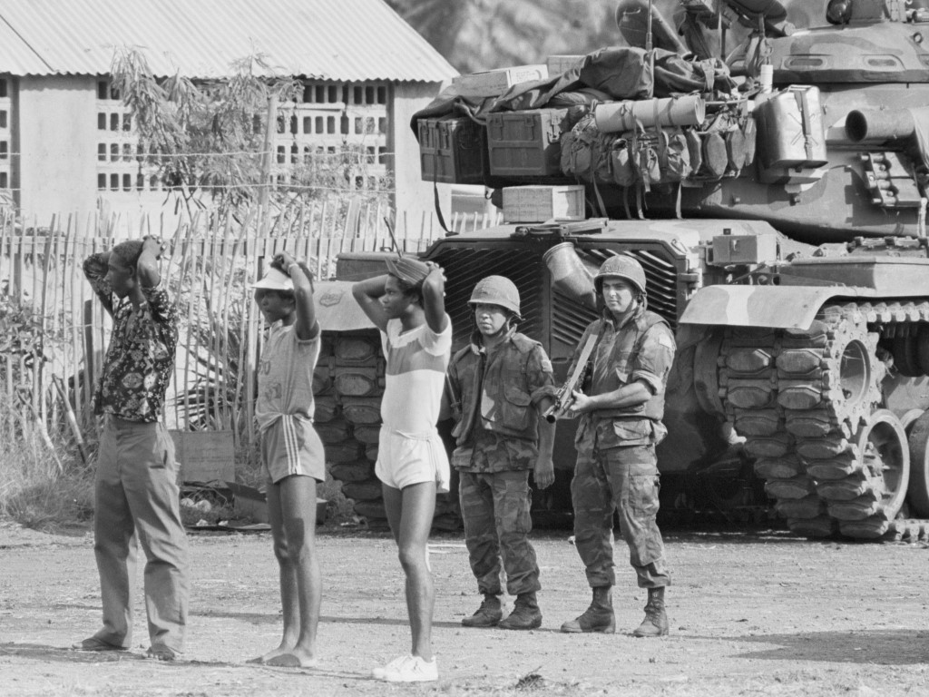 Sau một loạt các thủ tục xác minh danh tính phức tạp, cuối cùng Hải quân Mỹ đã nhận được tọa độ chính xác của mục tiêu và nã pháo yểm trợ cho lực lượng Lục quân.