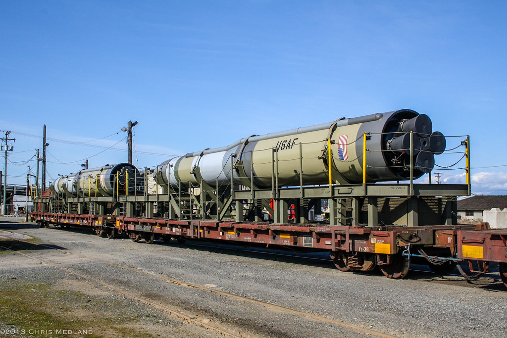 Khái niệm "đoàn tàu hạt nhân" từng được Liên Xô và Mỹ theo đuổi suốt trong thời kỳ Chiến tranh Lạnh. Việc phóng tàu từ tàu hỏa, cho phép các quốc gia này có thể triển khai tên lửa từ bất cứ đâu, không bị giới hạn bởi các bãi phóng cố định.