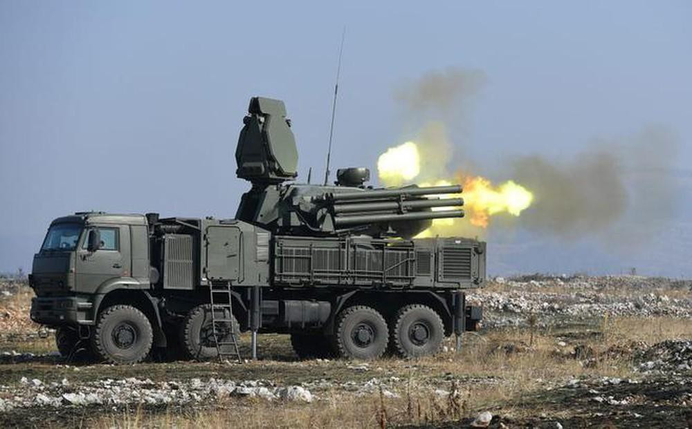 Pantsir-S1 hoặc tác chiến độc lập, hoặc phối hợp cùng hệ thống phòng không S-400 chuyên đánh tầm cao nhằm tạo ra chiếc lá chắn thép bảo vệ lực lượng Nga cũng như đồng minh.